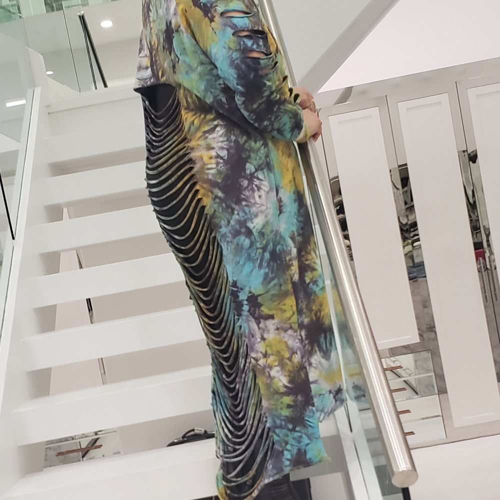 What a show stopper dress. - Picture 2 of 6